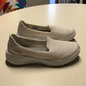 Skechers go walk
